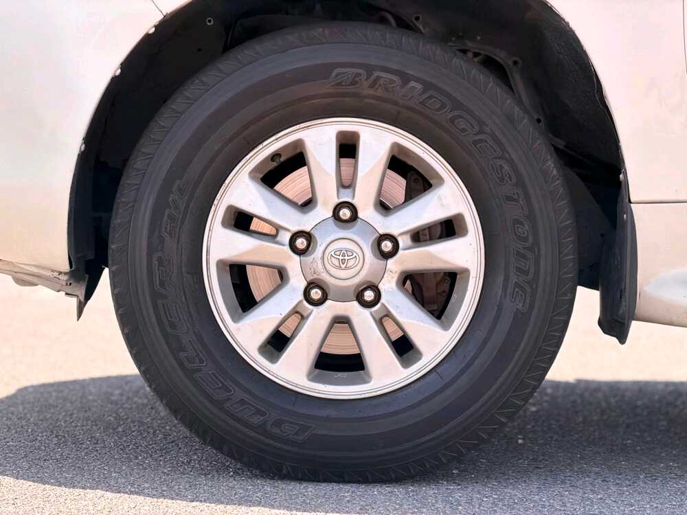 Car Image 2011 TOYOTA LAND CRUISER GX.R
