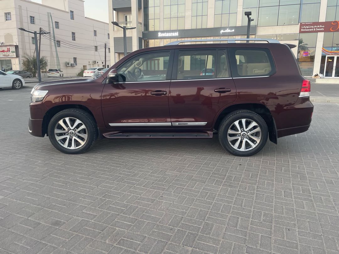 Car Image 2017 TOYOTA LAND CRUISER VX.E