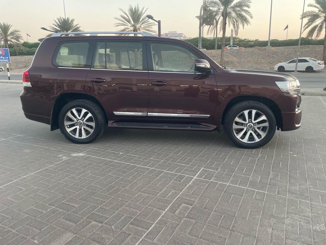 Car Image 2017 TOYOTA LAND CRUISER VX.E