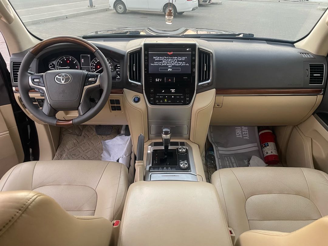 Car Image 2017 TOYOTA LAND CRUISER VX.E