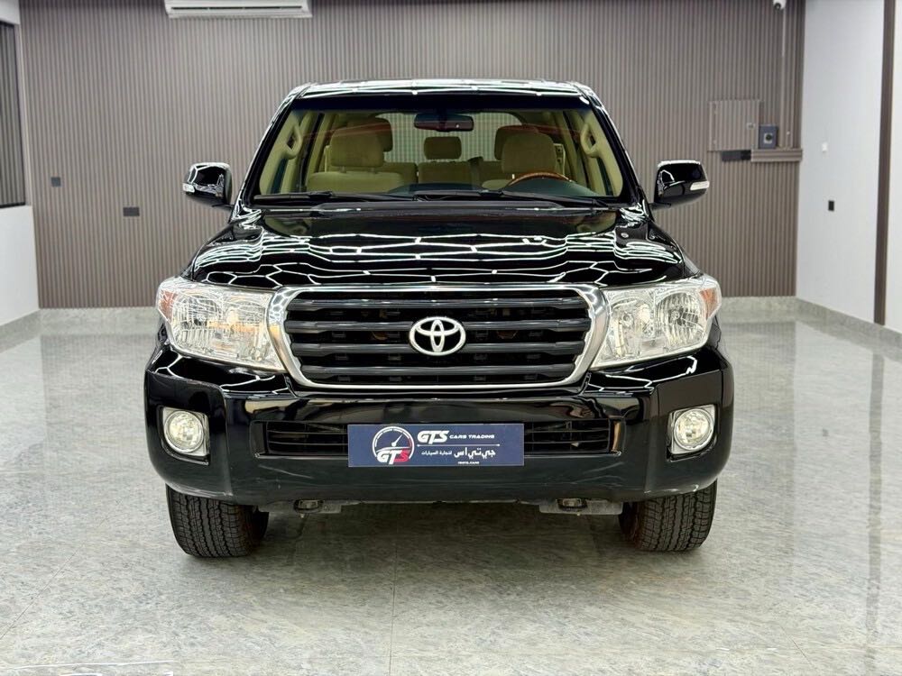 Car Image 2013 TOYOTA LAND CRUISER GX