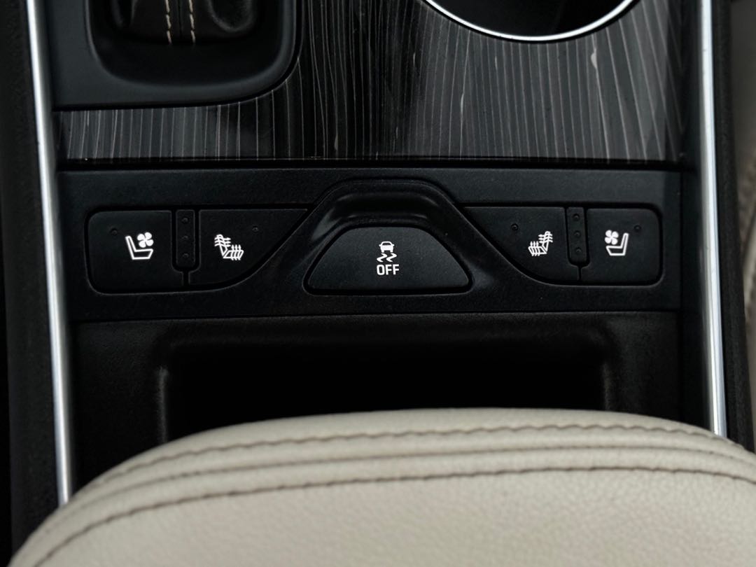 Car Image 2017 CHEVROLET IMPALA LTZ