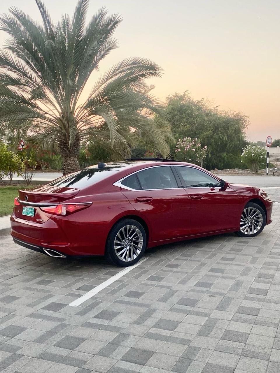 Car Image 2019 LEXUS ES 350