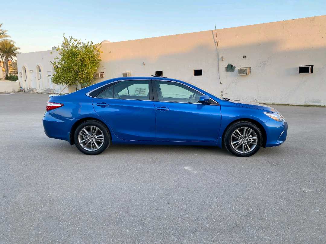 Car Image 2017 TOYOTA CAMRY SE