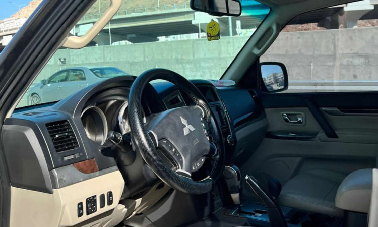 MITSUBISHI PAJERO 2016
