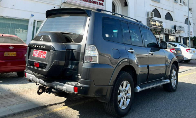 MITSUBISHI PAJERO 2016