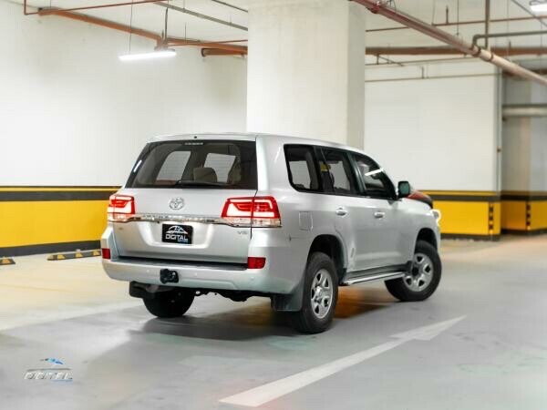 Car Image 2018 TOYOTA LAND CRUISER GX