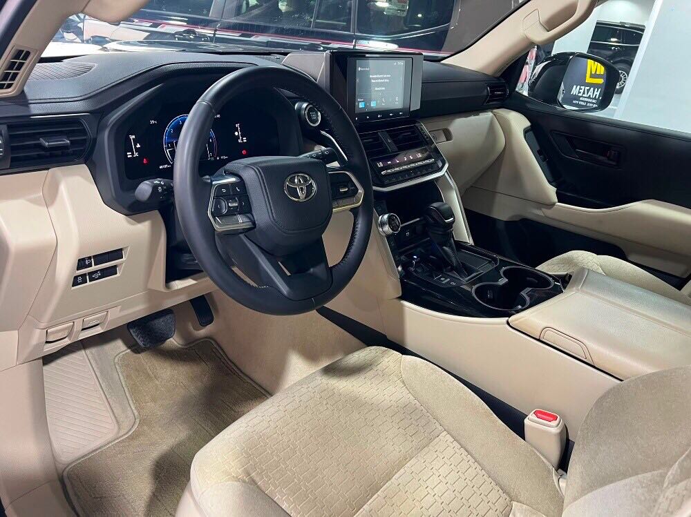 Car Image 2025 TOYOTA LAND CRUISER GX.R