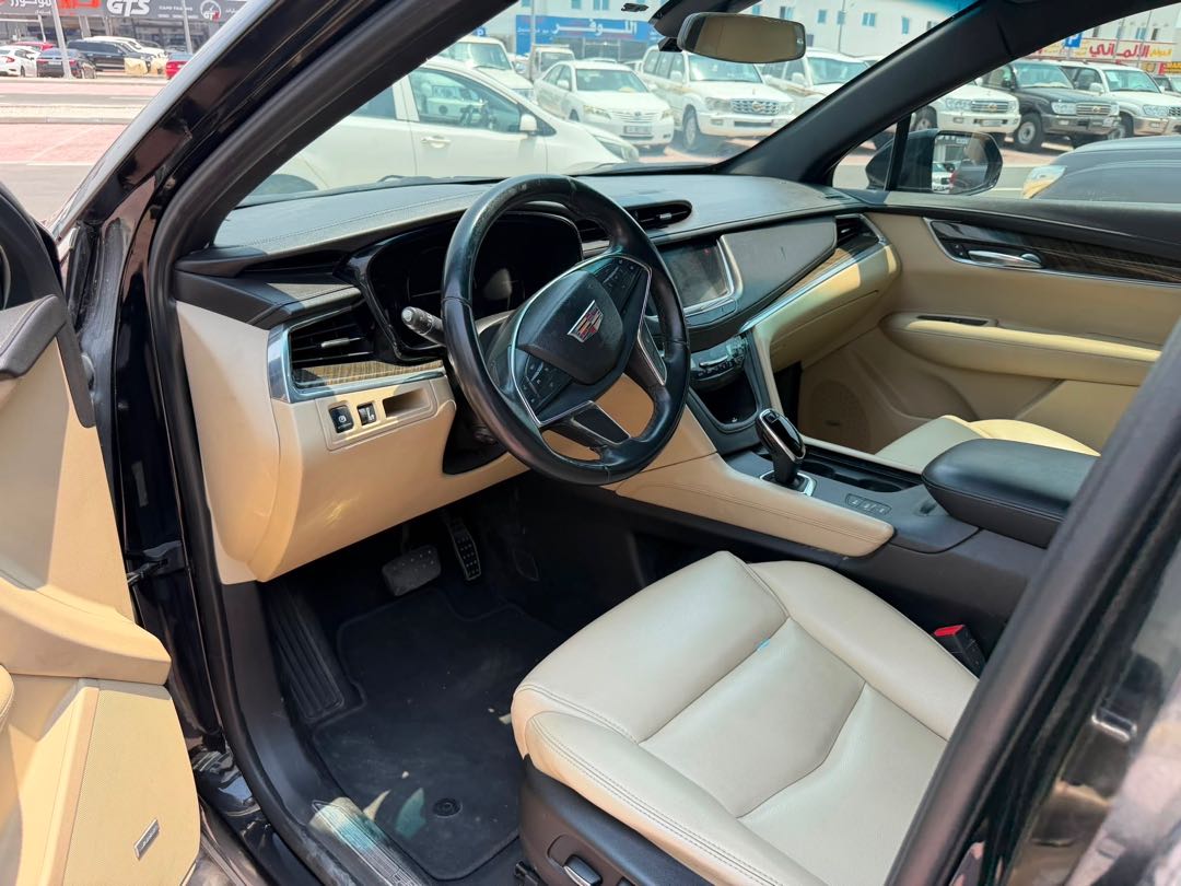 Car Image 2017 CADILLAC XT5 Luxury