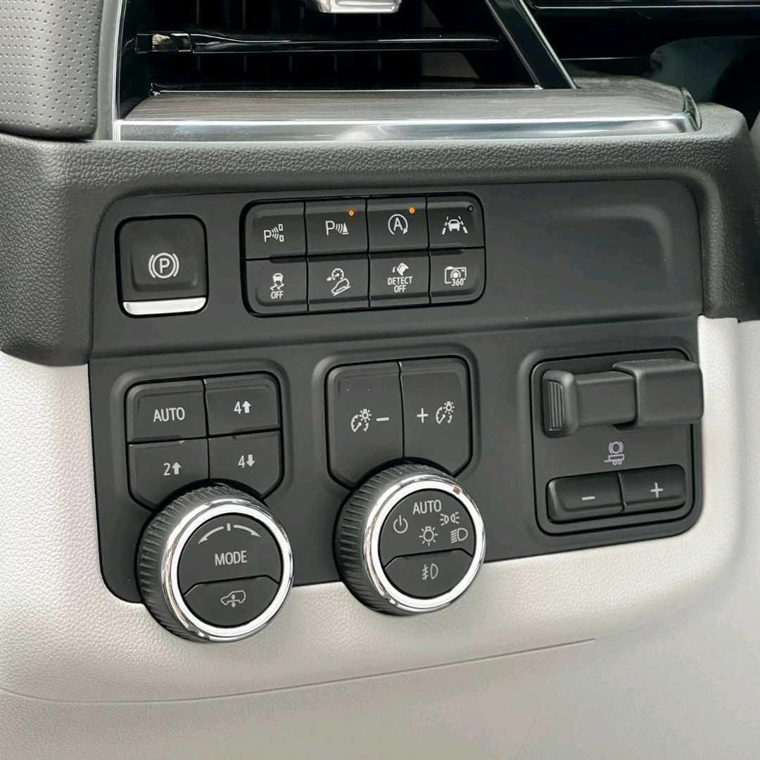 Car Image 2025 CHEVROLET TAHOE 