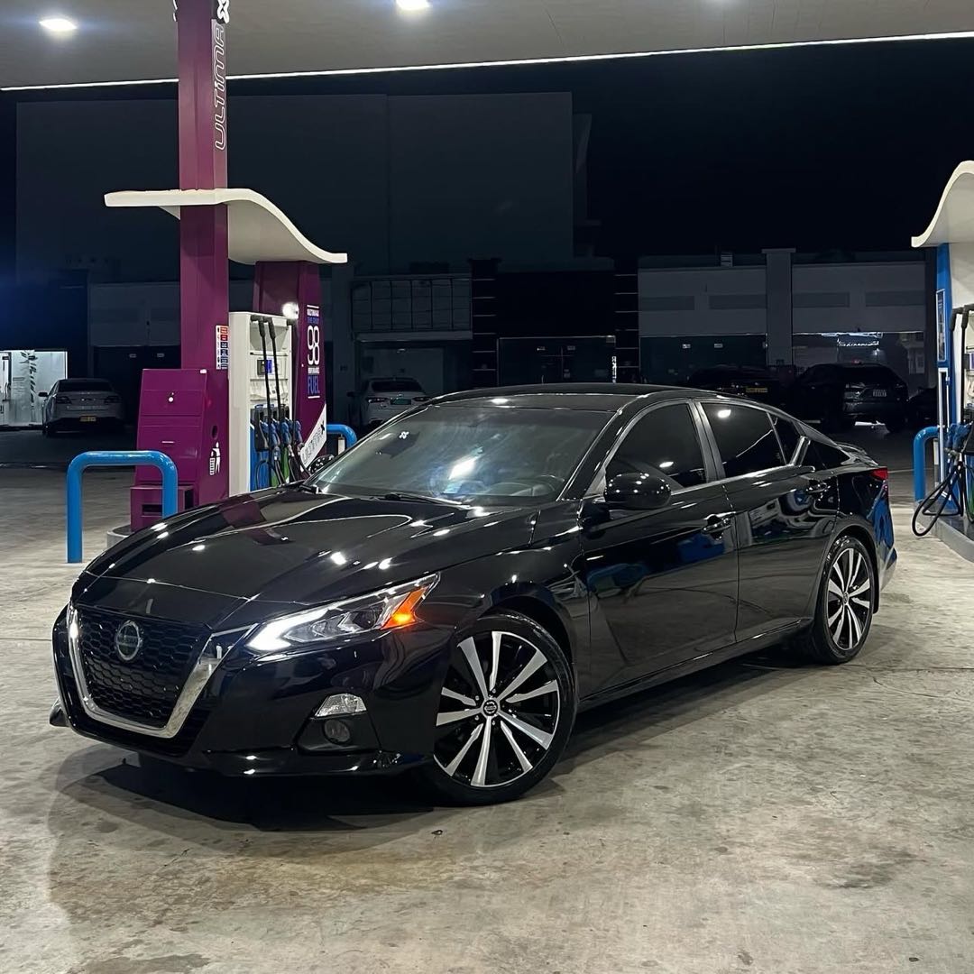 Car Image 2019 NISSAN ALTIMA SR