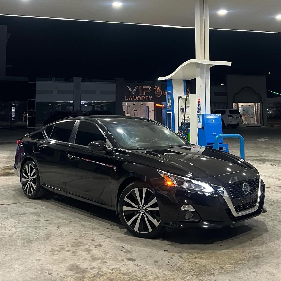 Car Image 2019 NISSAN ALTIMA SR