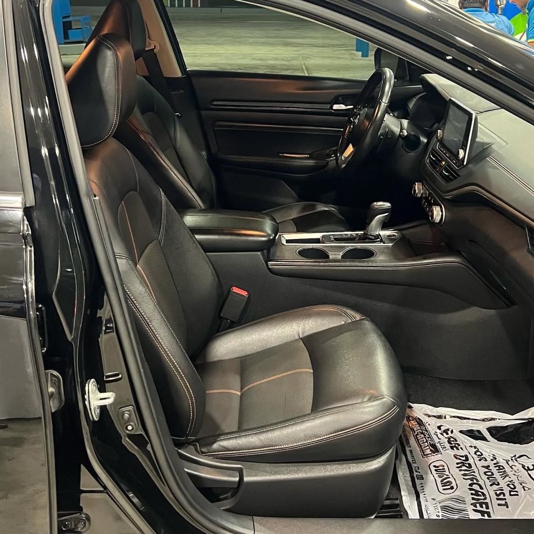 Car Image 2019 NISSAN ALTIMA SR