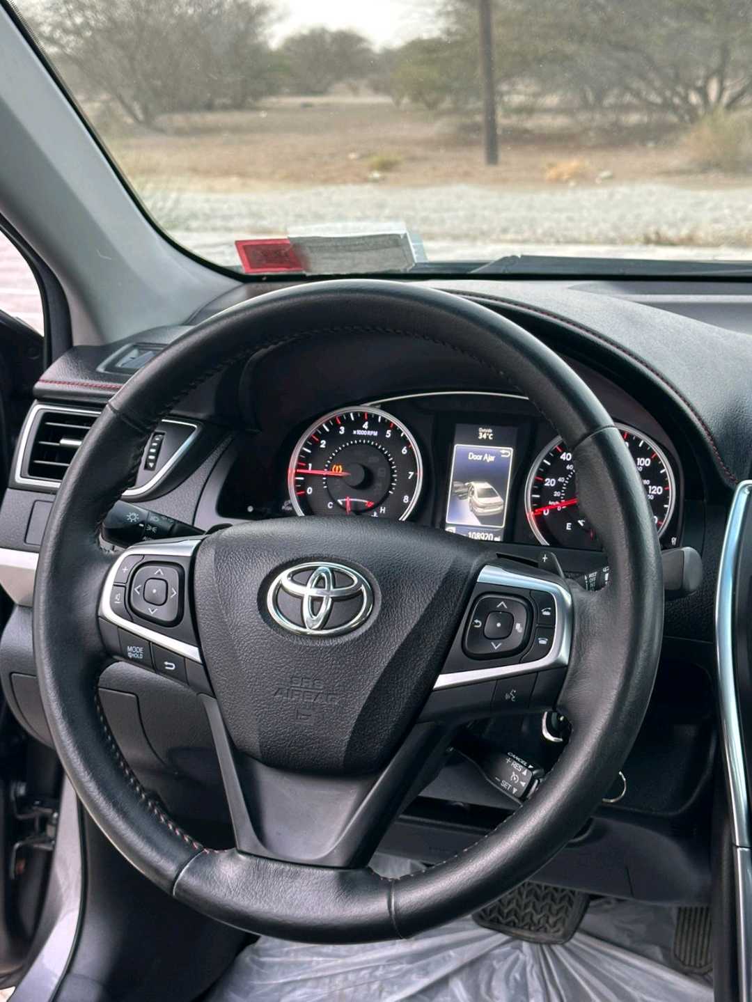 Car Image 2017 TOYOTA CAMRY SE