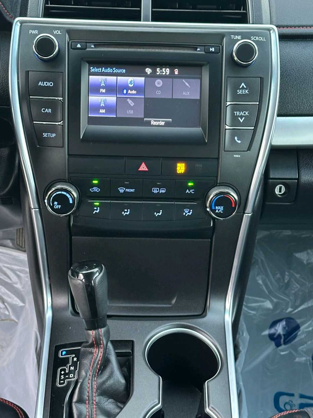 Car Image 2017 TOYOTA CAMRY SE
