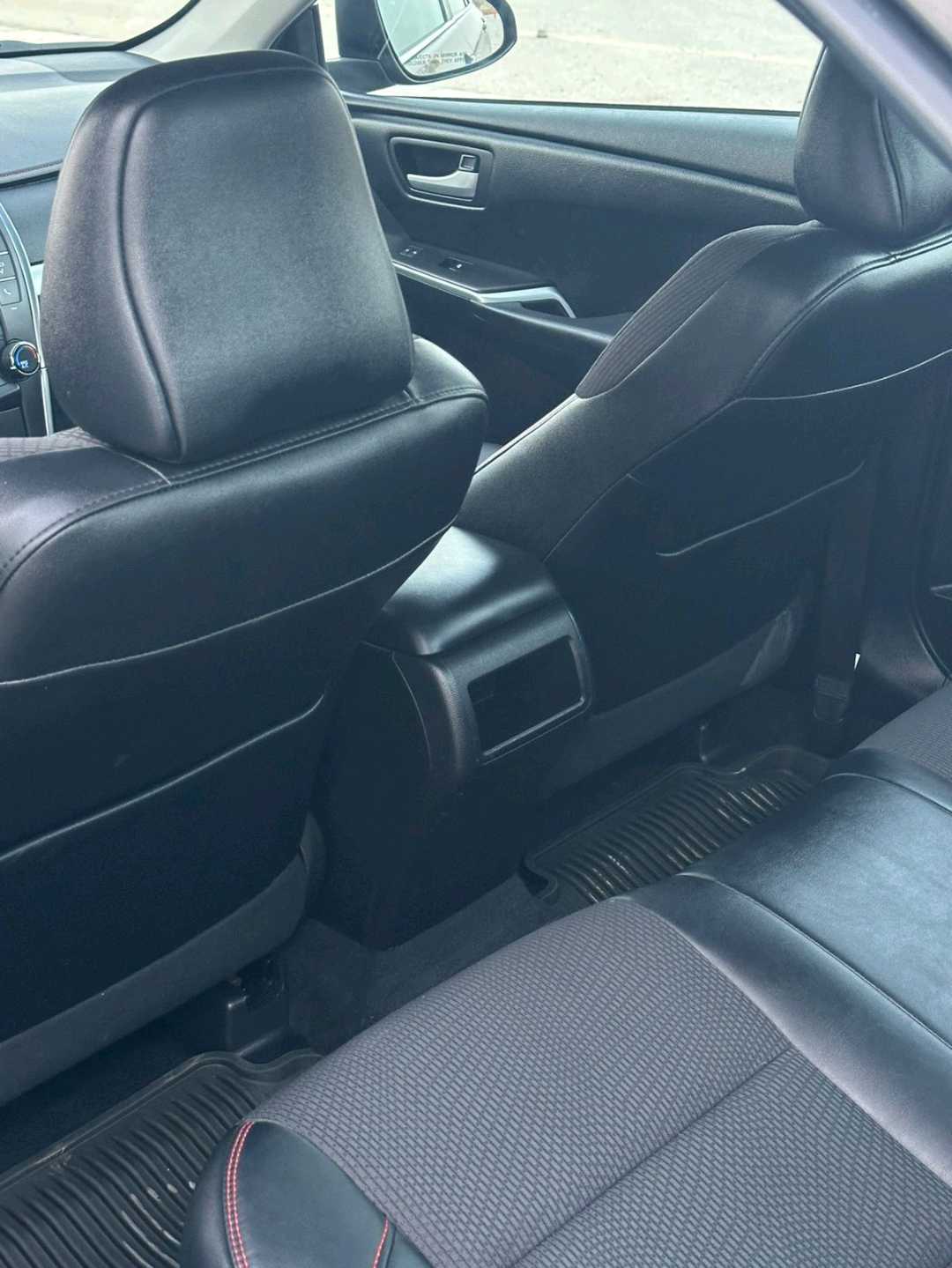 Car Image 2017 TOYOTA CAMRY SE