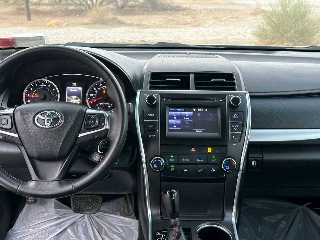 Car Image 2017 TOYOTA CAMRY SE