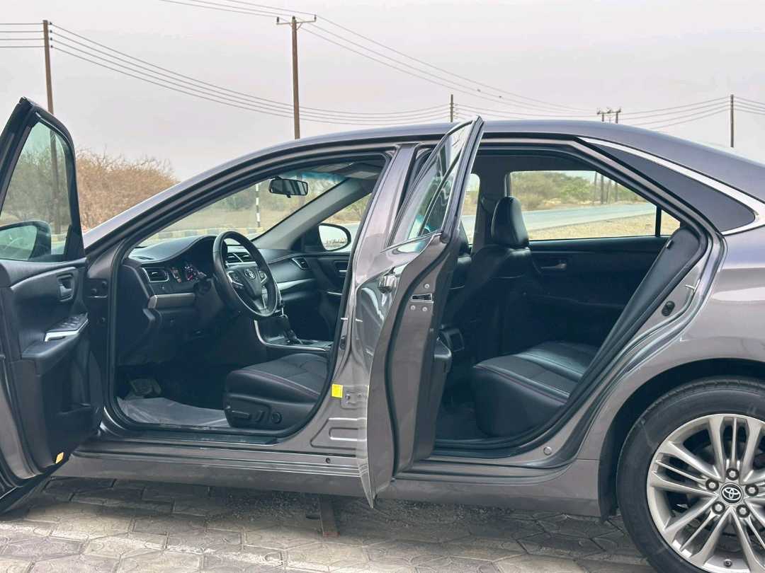 Car Image 2017 TOYOTA CAMRY SE