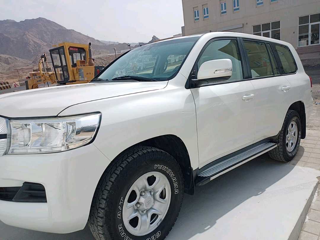Car Image 2019 TOYOTA LAND CRUISER GX.R