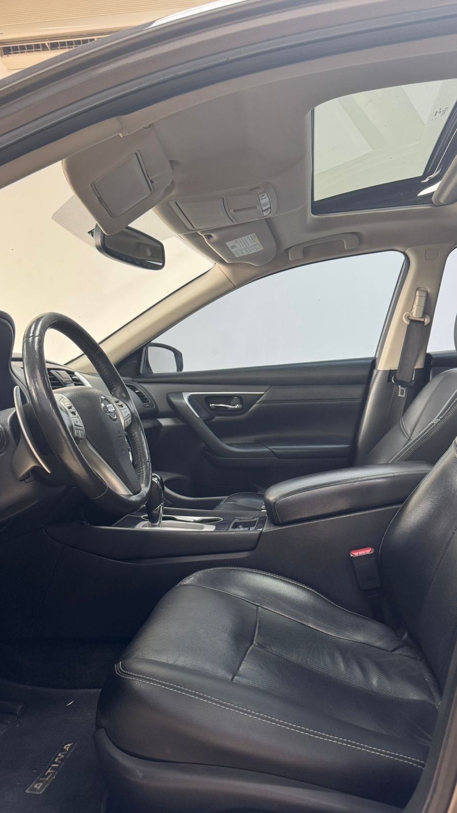 Car Image 2017 NISSAN ALTIMA SL