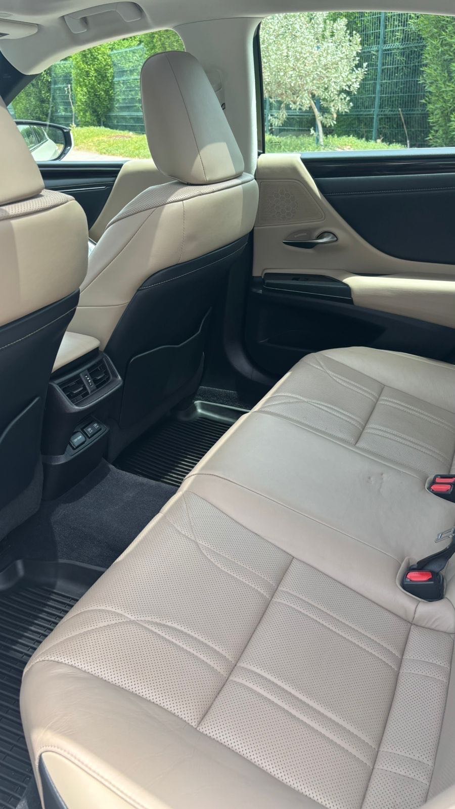 Car Image 2020 LEXUS ES 350