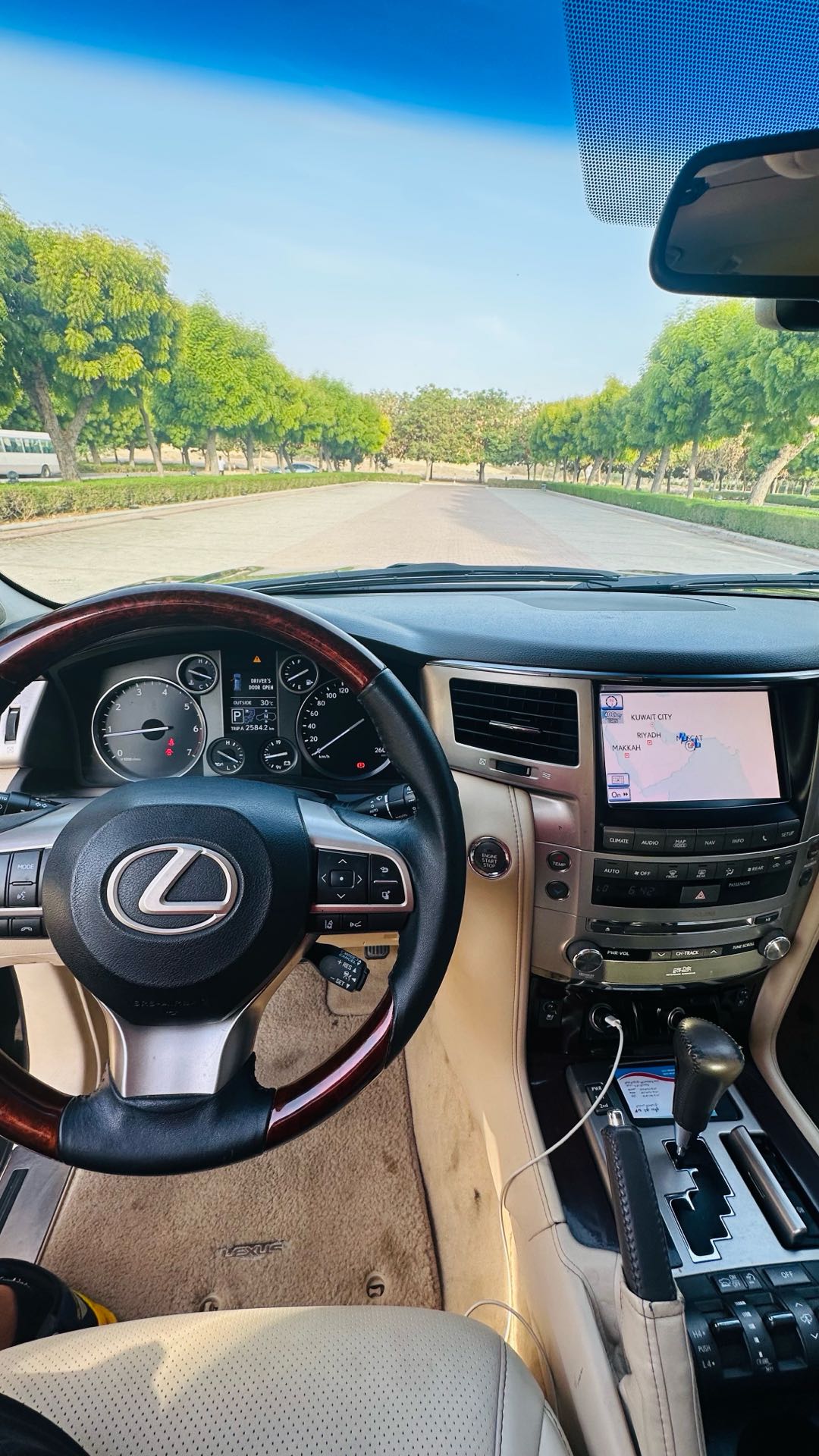 Car Image 2012 LEXUS LX 570