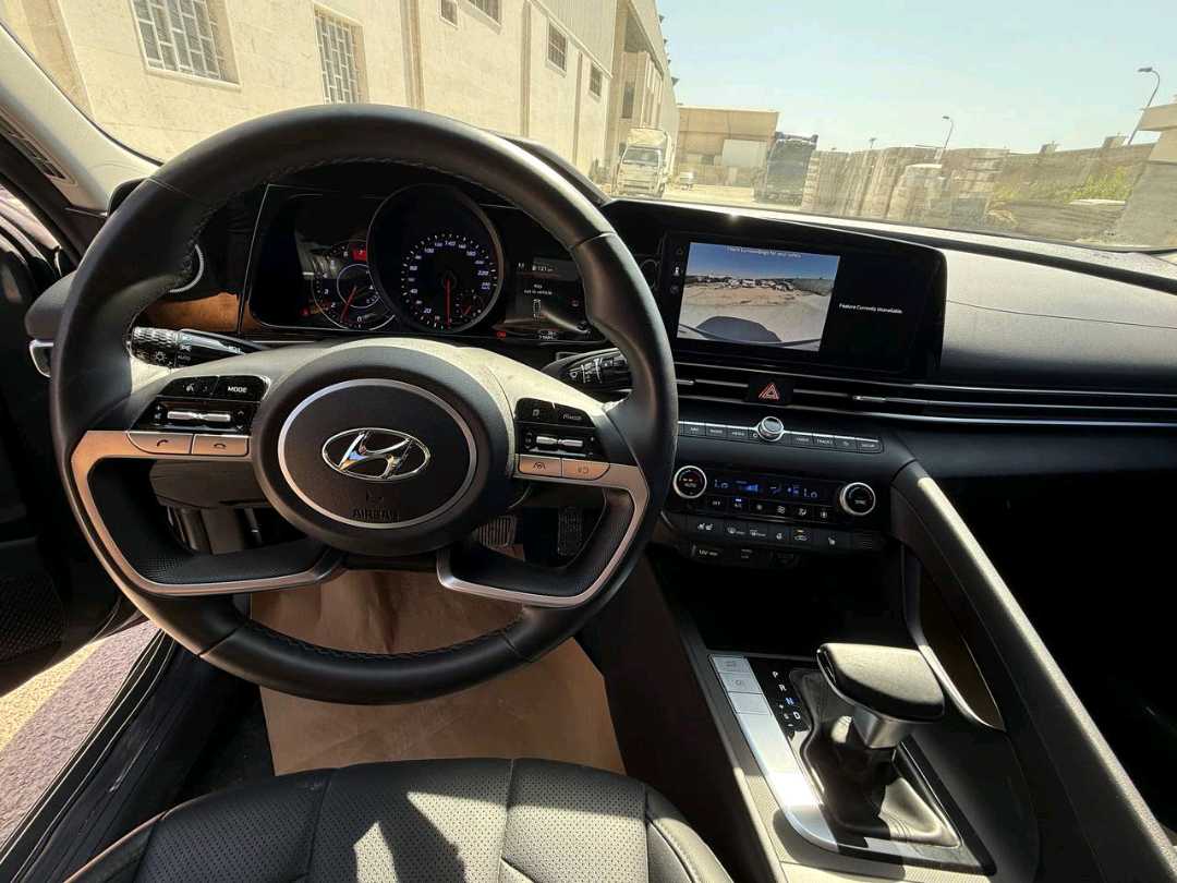 Car Image 2021 HYUNDAI ELANTRA SE