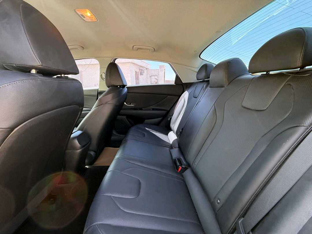 Car Image 2021 HYUNDAI ELANTRA SE