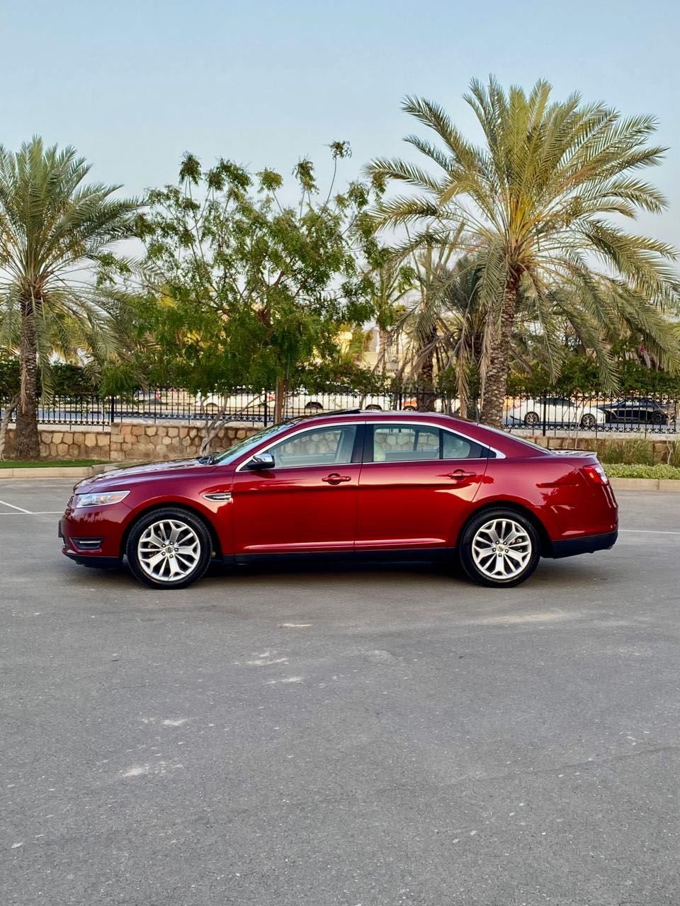 Car Image 2017 FORD TAURUS 