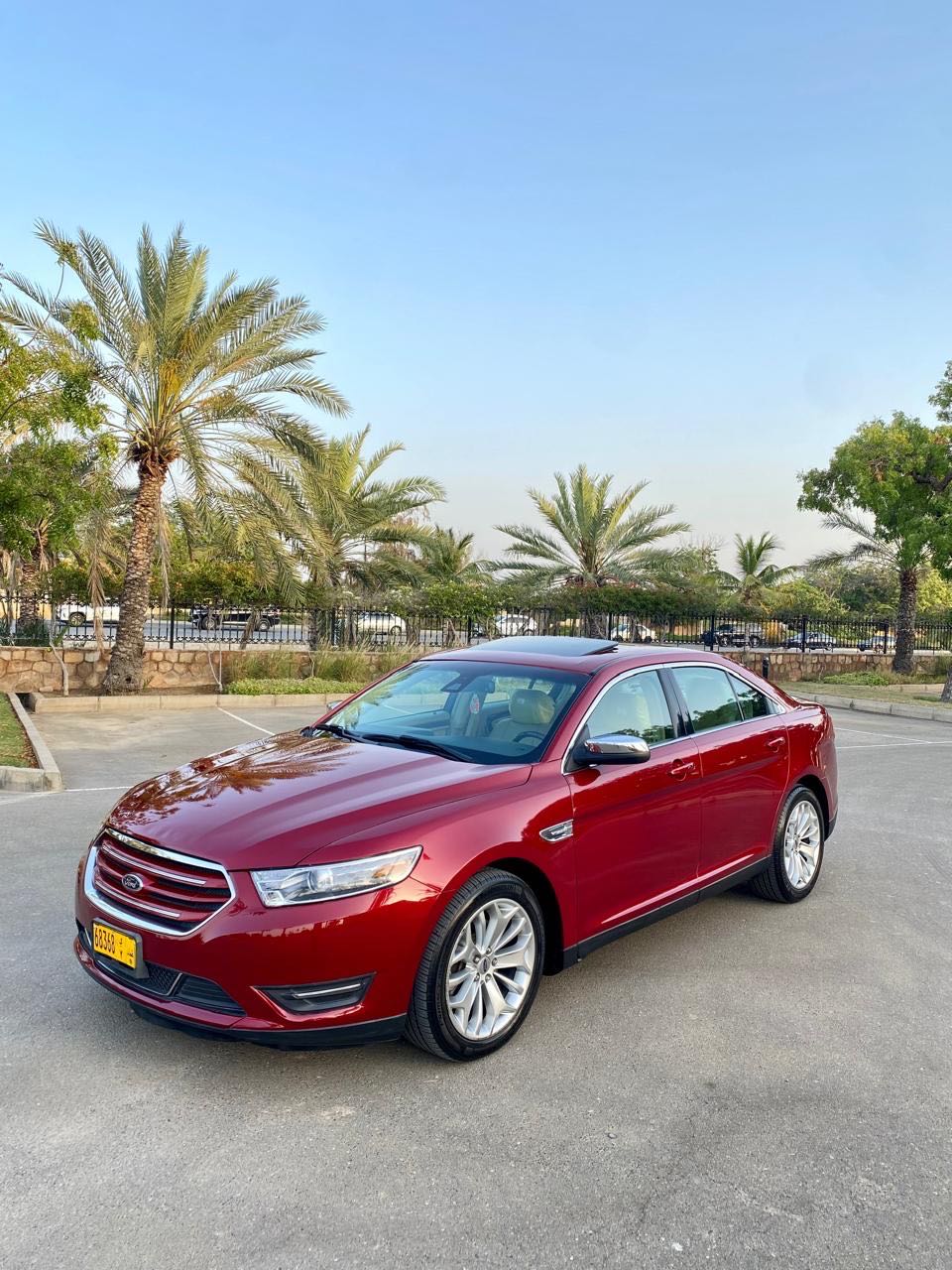 Car Image 2017 FORD TAURUS 