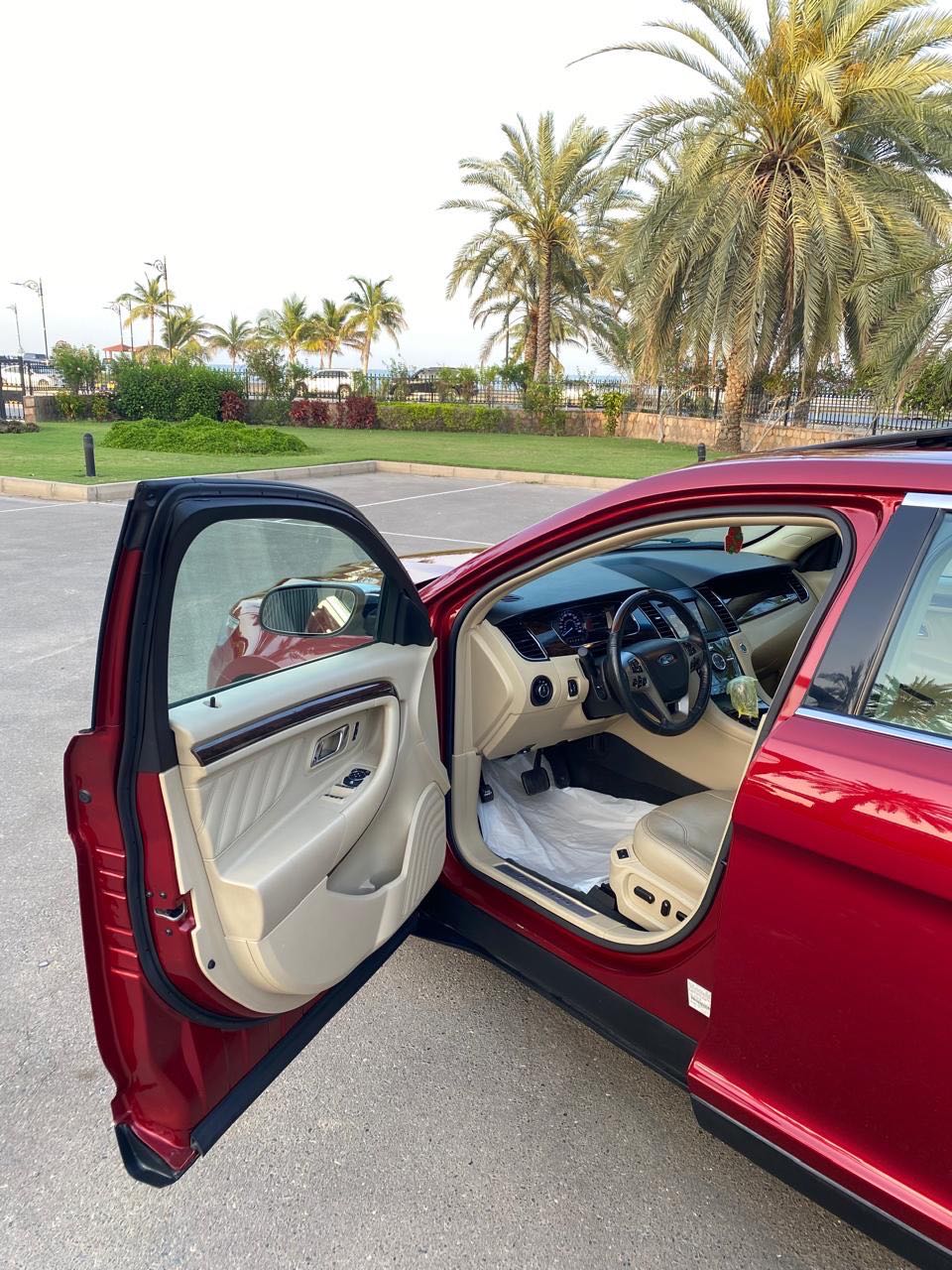 Car Image 2017 FORD TAURUS 