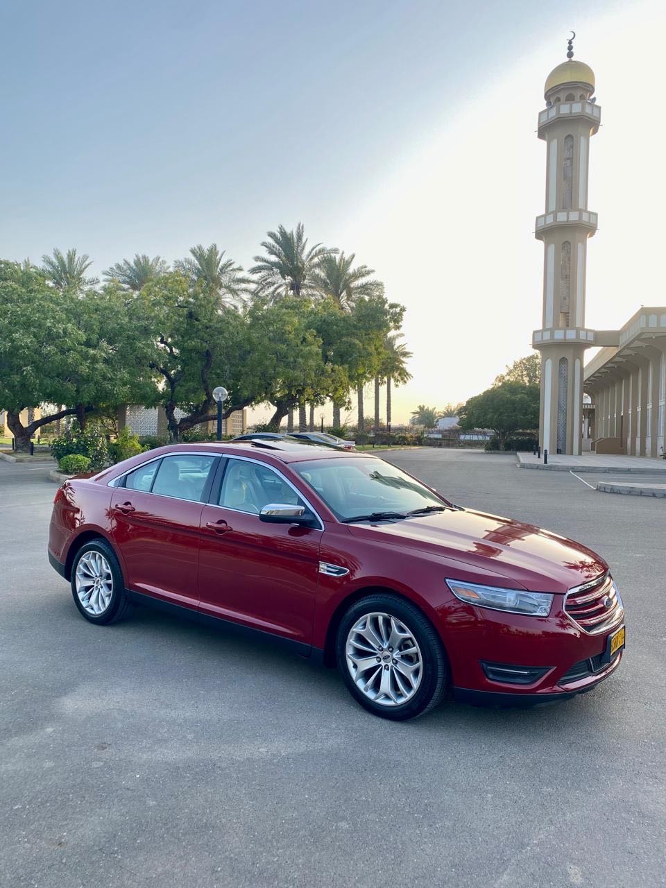 Car Image 2017 FORD TAURUS 