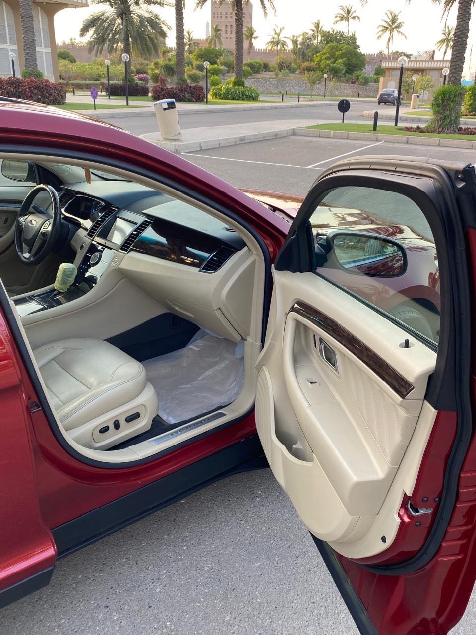 Car Image 2017 FORD TAURUS 