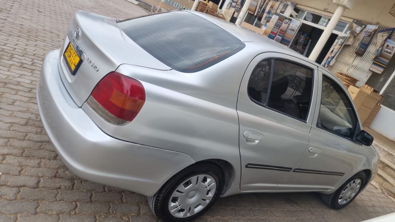 Car Image 2005 TOYOTA ECHO 