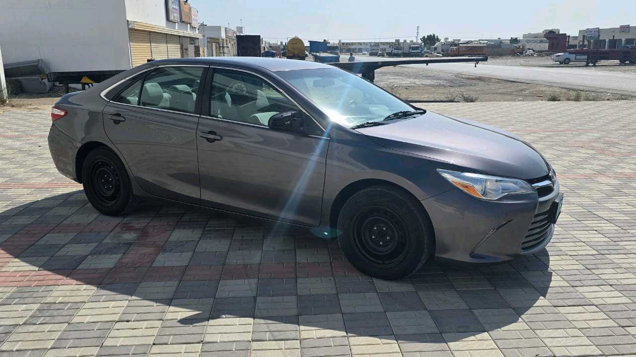 Car Image 2017 TOYOTA CAMRY LE