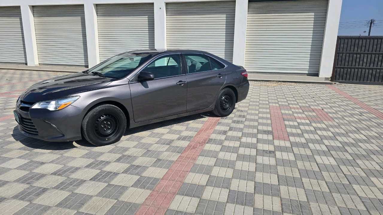 Car Image 2017 TOYOTA CAMRY LE