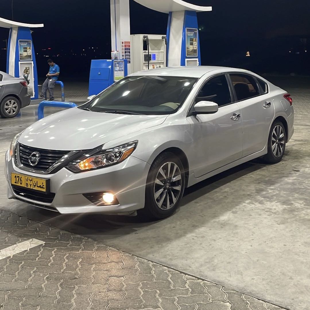 Car Image 2017 NISSAN ALTIMA SV