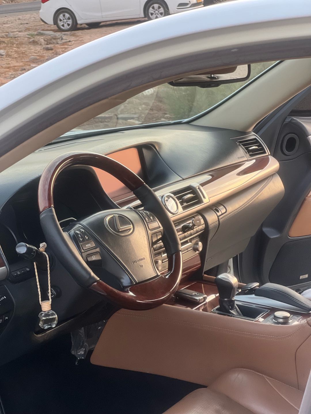 Car Image 2013 LEXUS LS 460