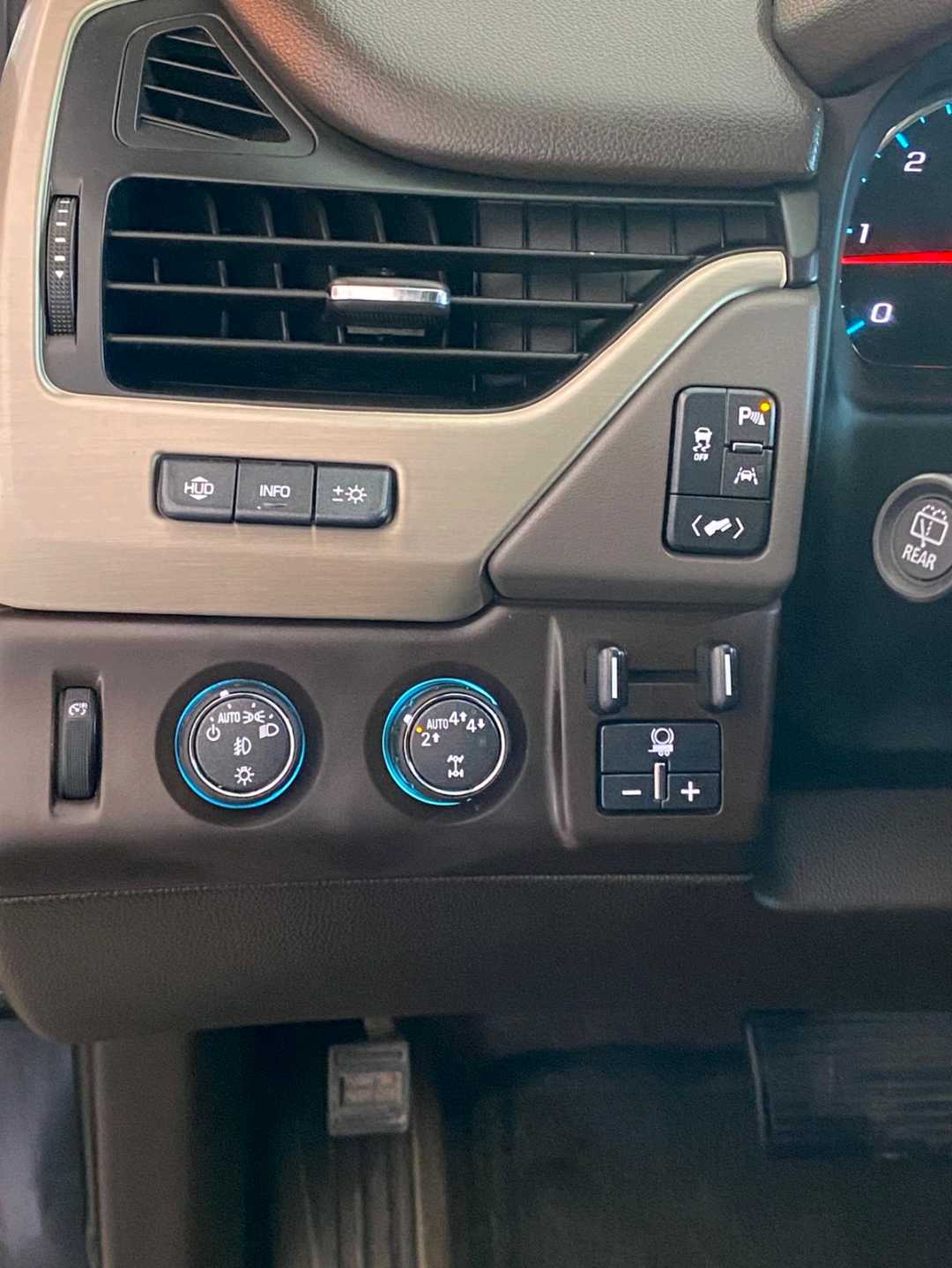 Car Image 2017 GMC YUKON DENALI