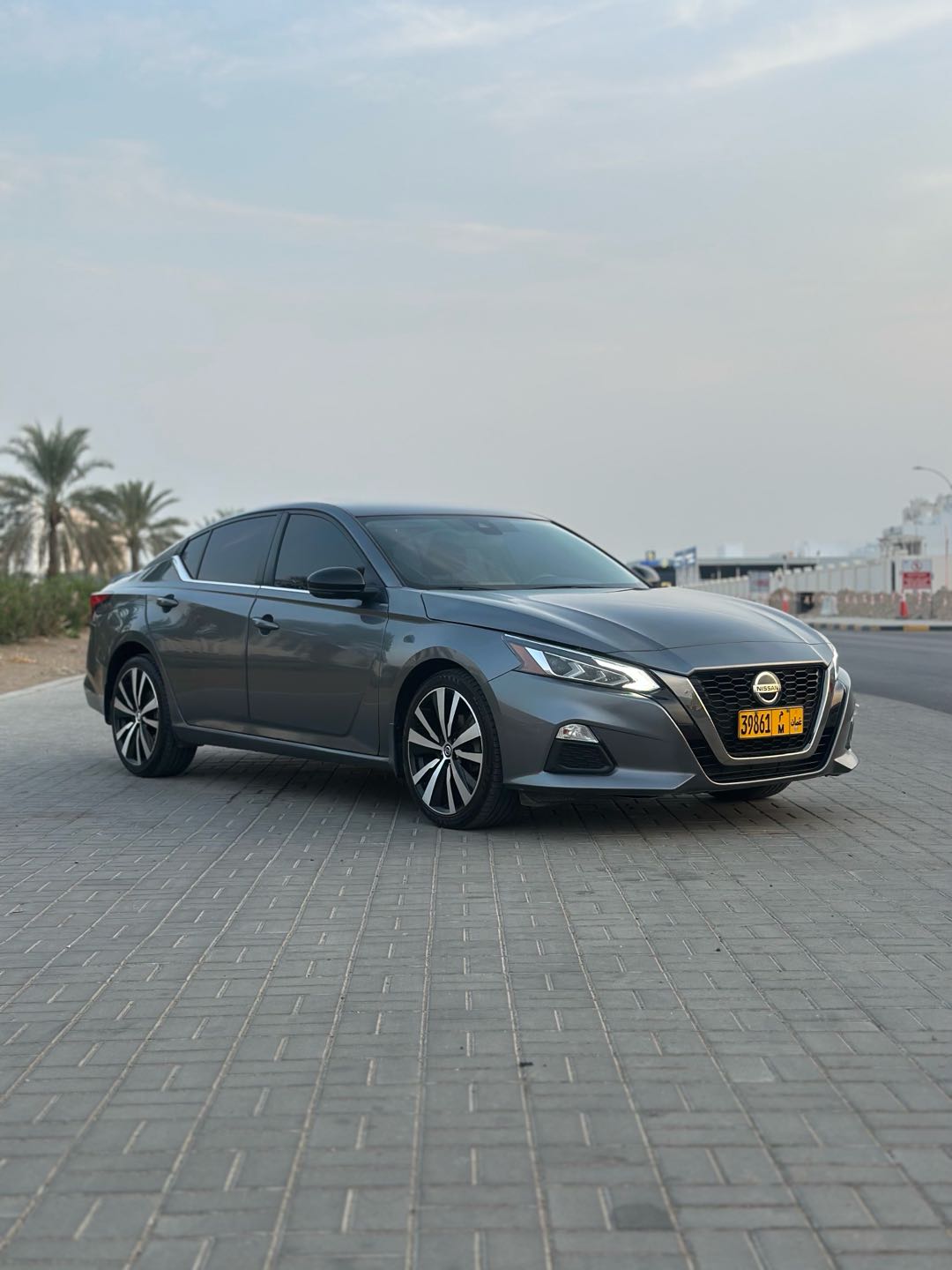 Car Image 2020 NISSAN ALTIMA SR