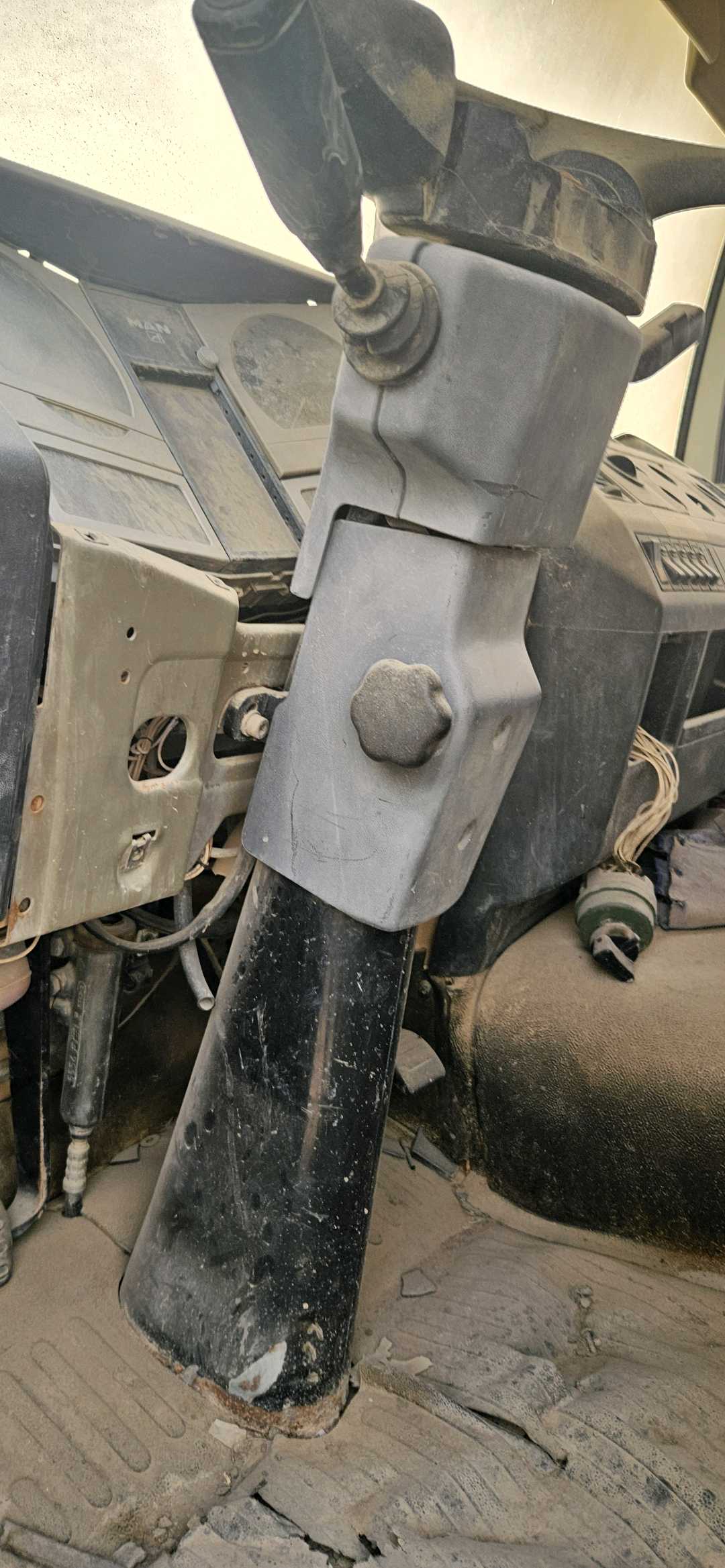 Car Image 2005 MAN CHASSIS CAB 