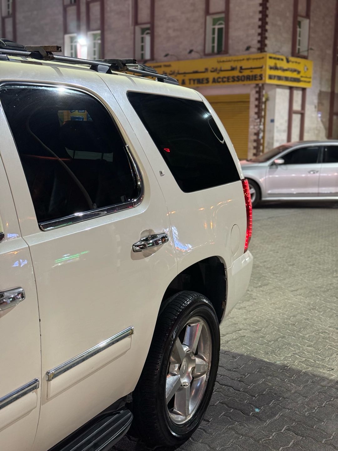 Car Image 2010 CHEVROLET TAHOE 