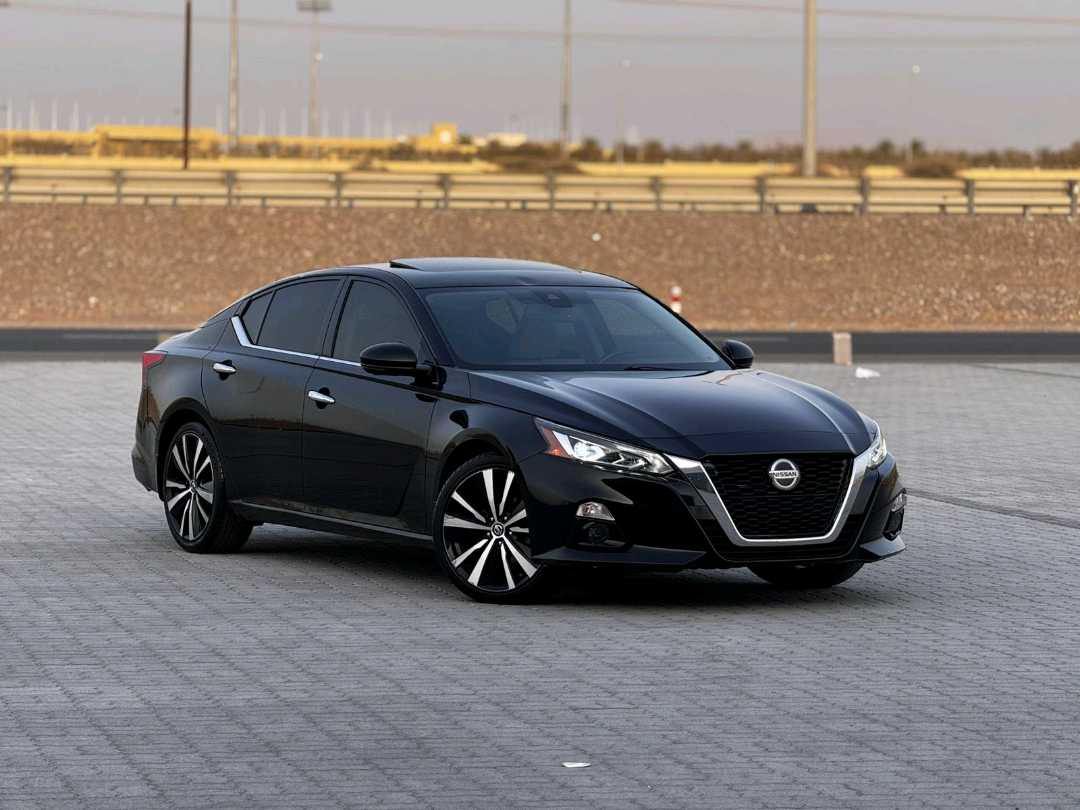 Car Image 2019 NISSAN ALTIMA Platinum 