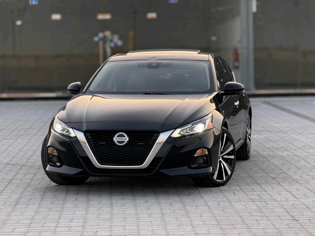 Car Image 2019 NISSAN ALTIMA Platinum 