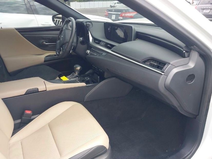 Car Image 2021 LEXUS ES