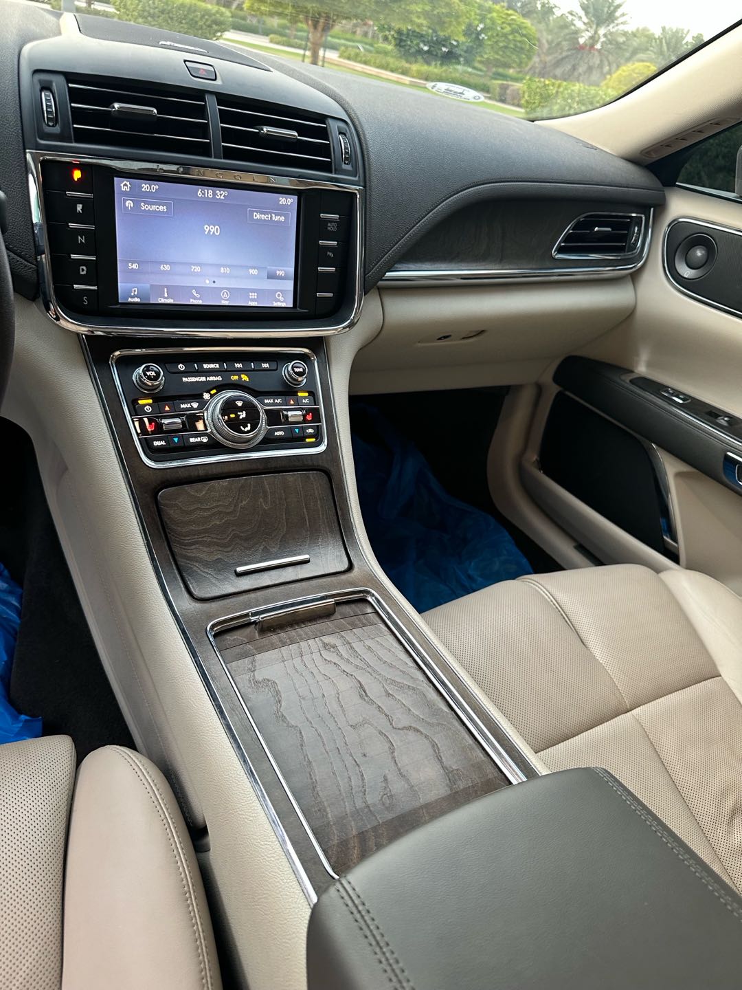 Car Image 2020 LINCOLN CONTINENTAL 