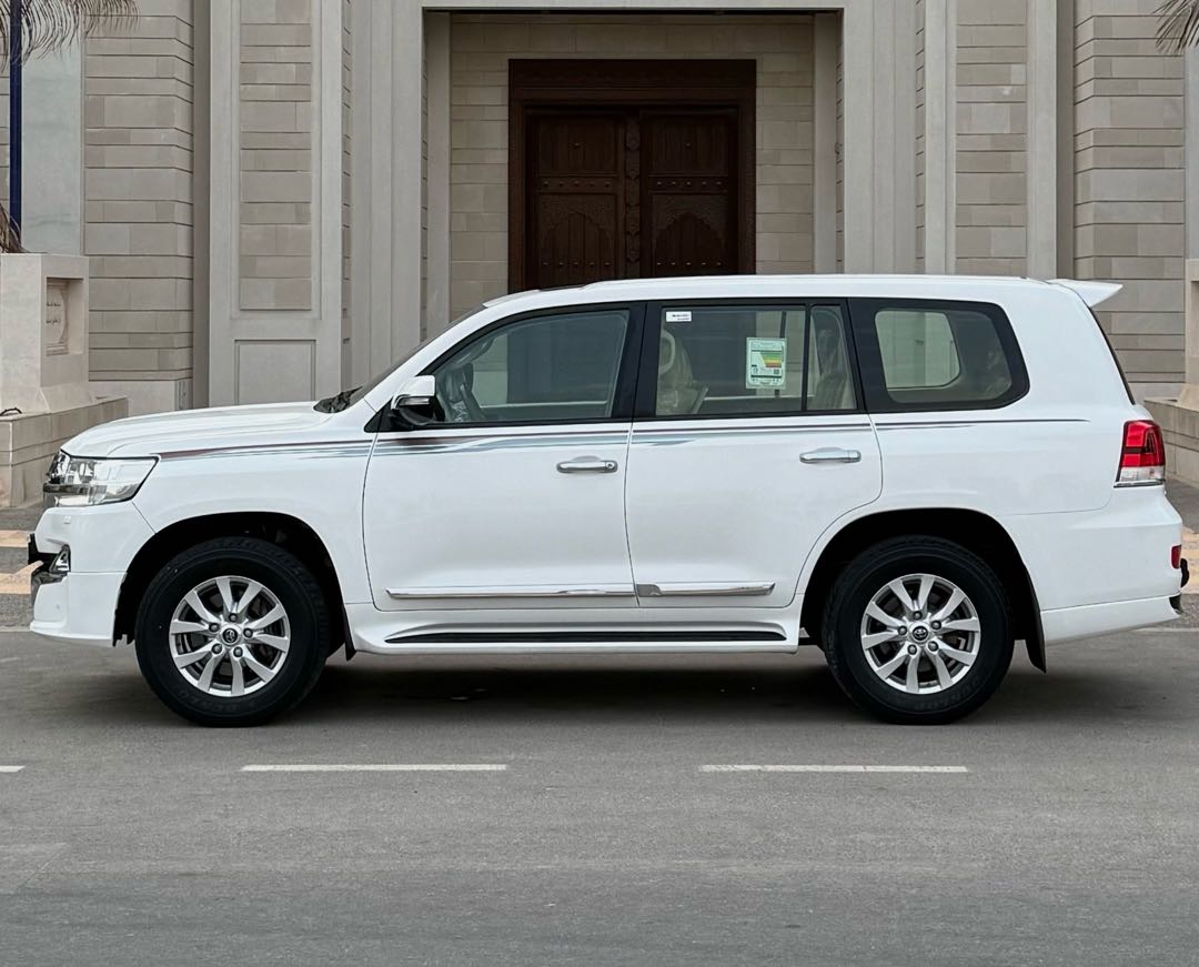 Car Image 2019 TOYOTA LAND CRUISER GX.R