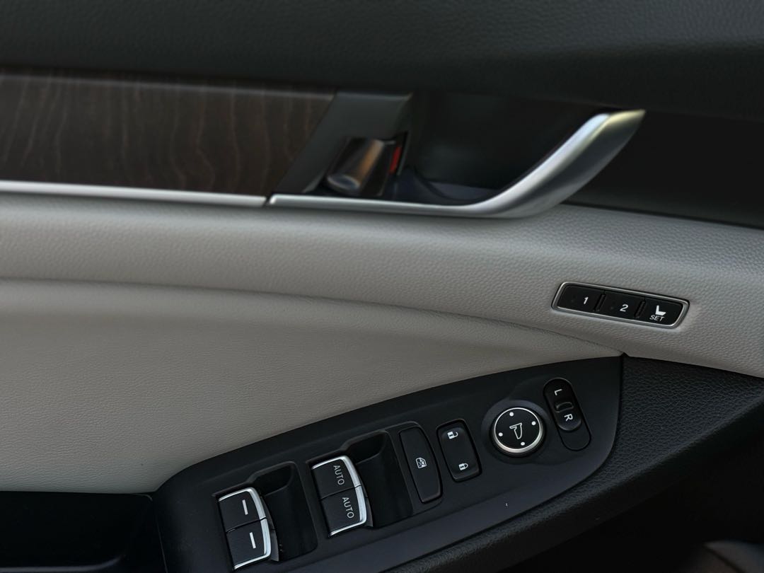 Car Image 2018 HONDA ACCORD EXL