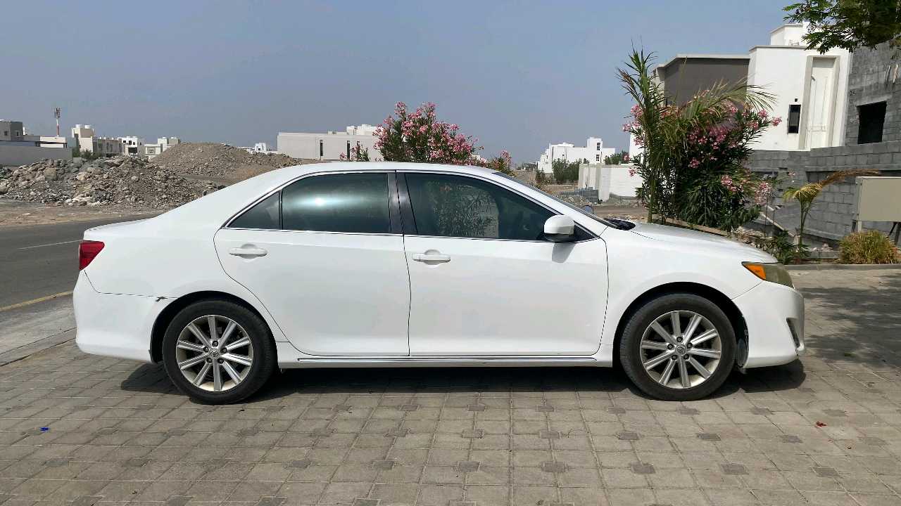 Car Image 2013 TOYOTA CAMRY XLE