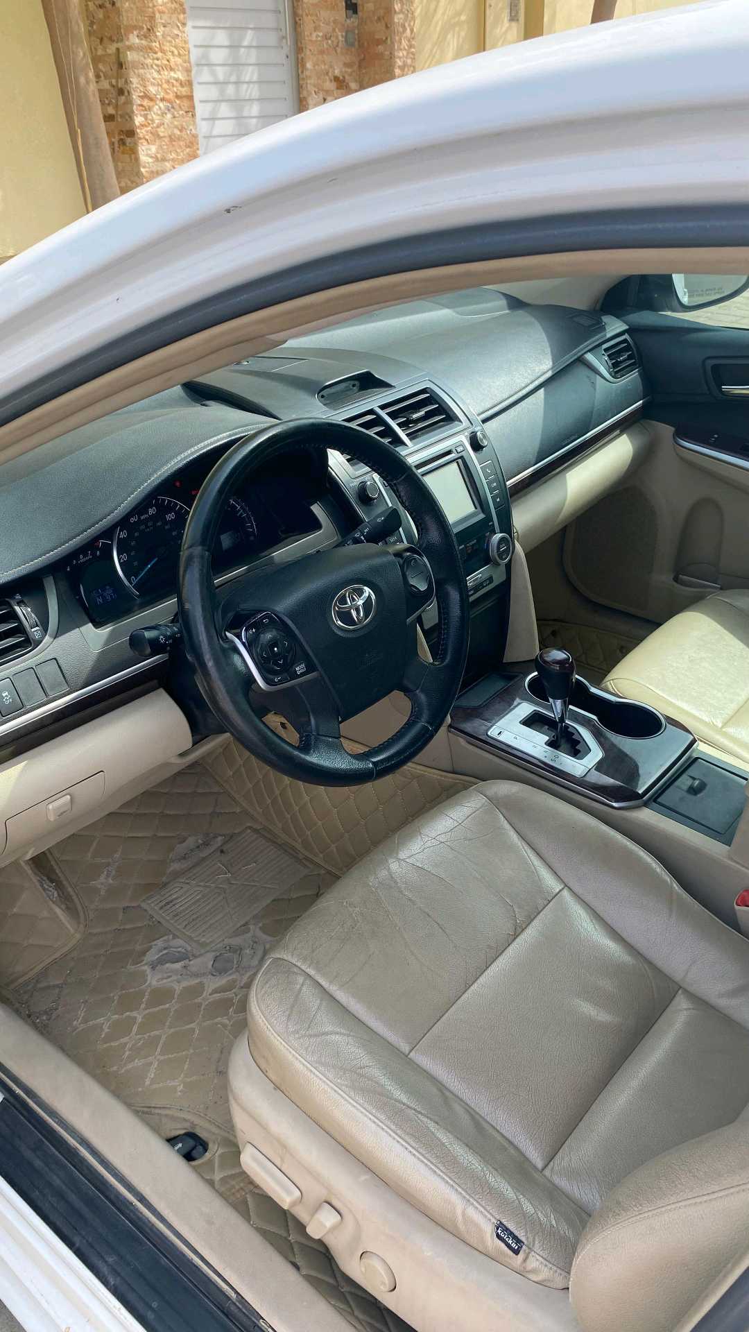 Car Image 2013 TOYOTA CAMRY XLE